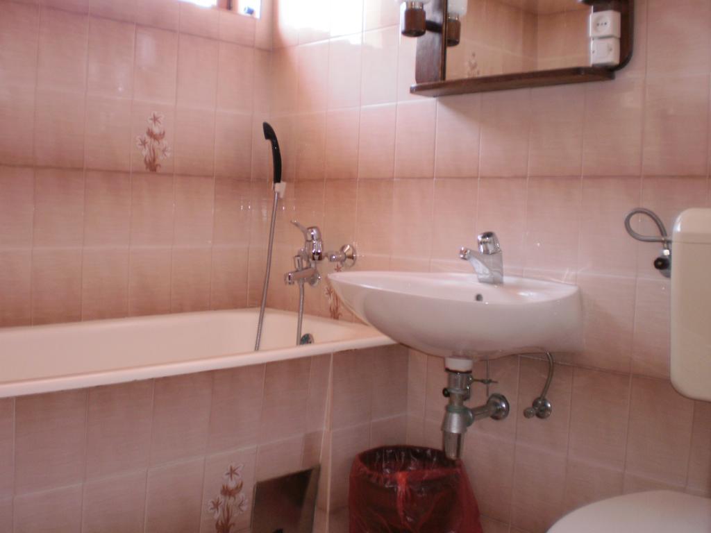 Guesthouse Matko Брела Экстерьер фото