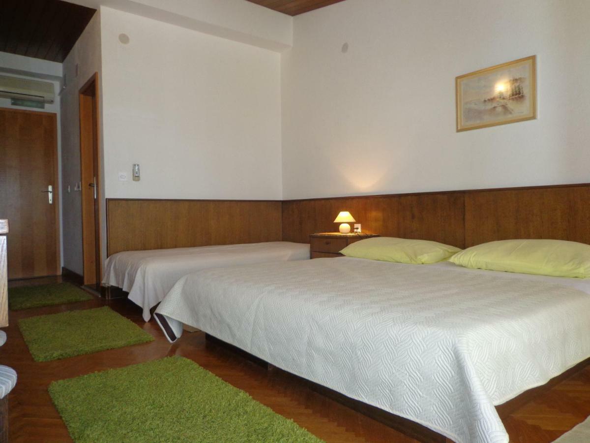 Guesthouse Matko Брела Экстерьер фото